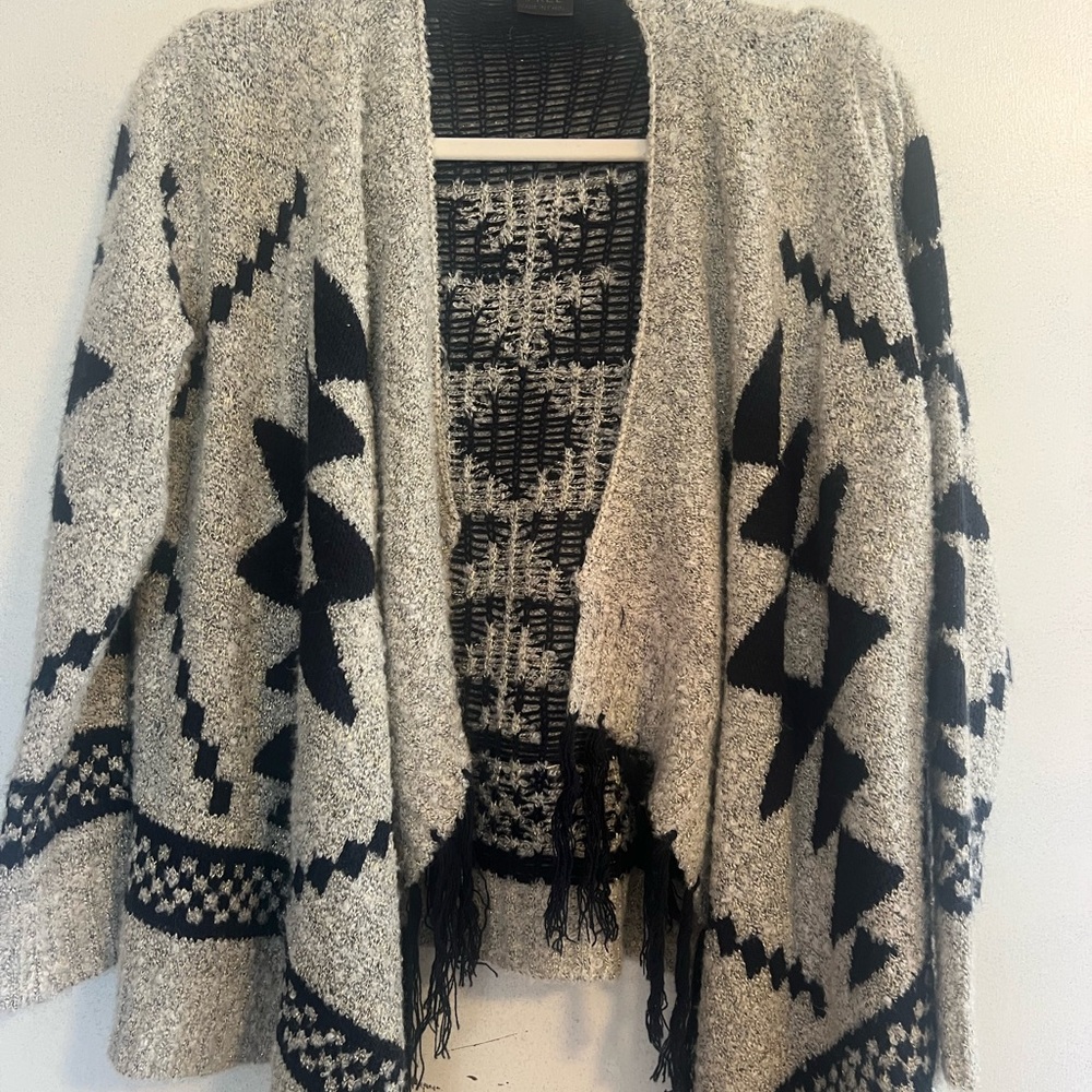 Velzera Black and Gray Patterned Sweater